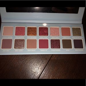 Kylie Cosmetics Makeup - Kylie Cosmetics Limited Ed. Holiday 2018 Palette Kylie Cosmetics Makeup - Kylie Cosmetics Limited Ed. Holiday 2018 Palette